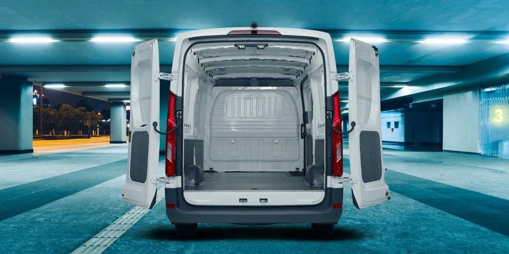 Wynajem BUSa dostawczego(blaszak) L3H2 ROCZNIK 2025