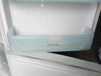 Półka dolna pojemnik dolny drzwi lodówki Electrolux ERB2941