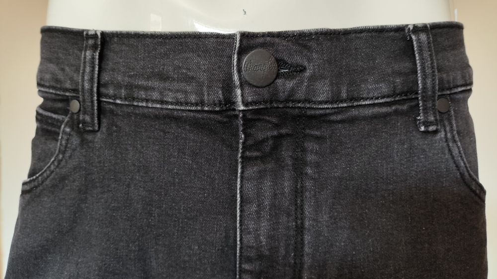 Wrangler Larston Like a Champ czarne męskie jeansy rozm 38/34