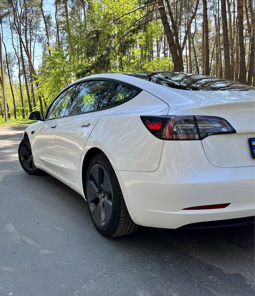 Tesla model 3 2021