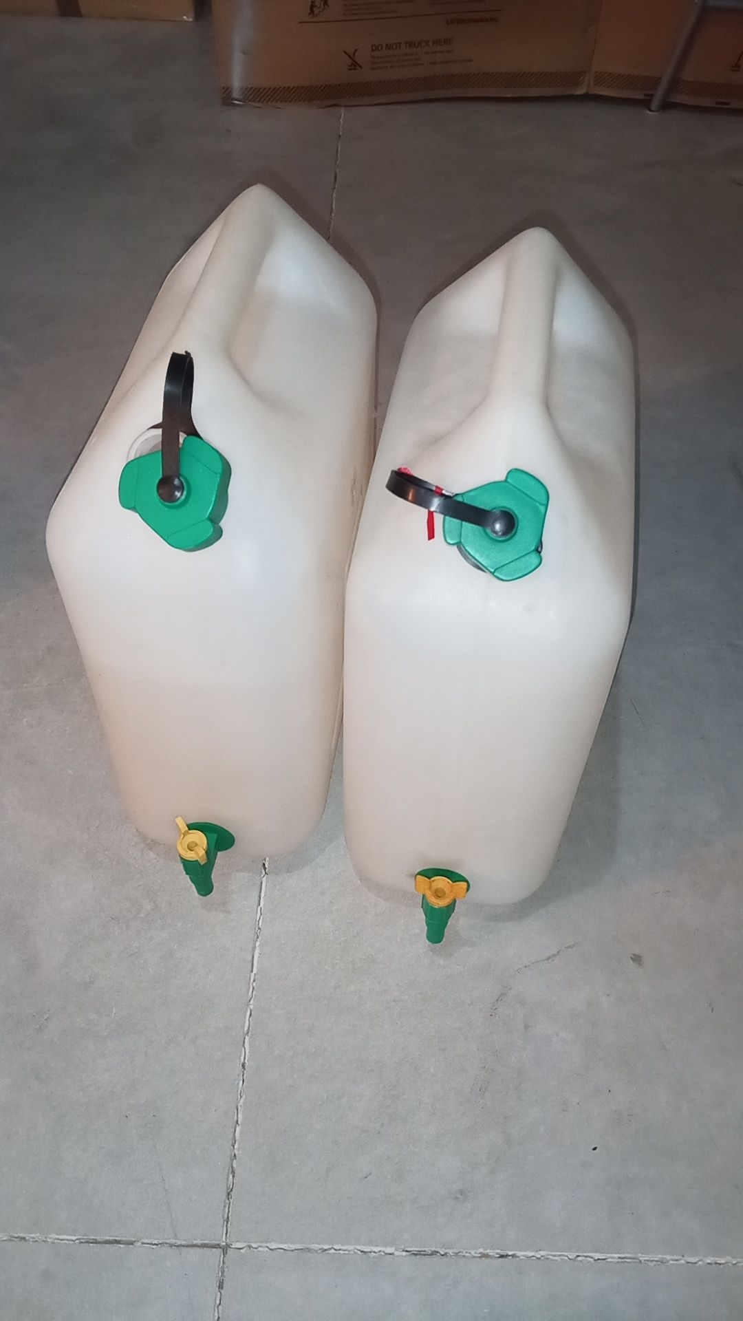 Vendo garrafões de água usados