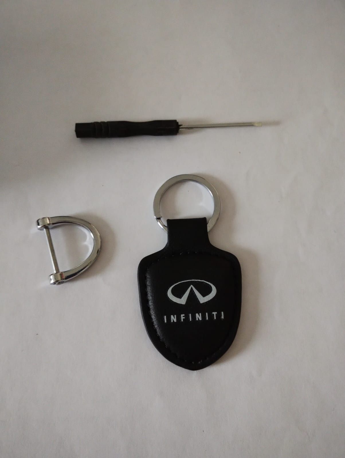 Infiniti brelok breloczek prezent