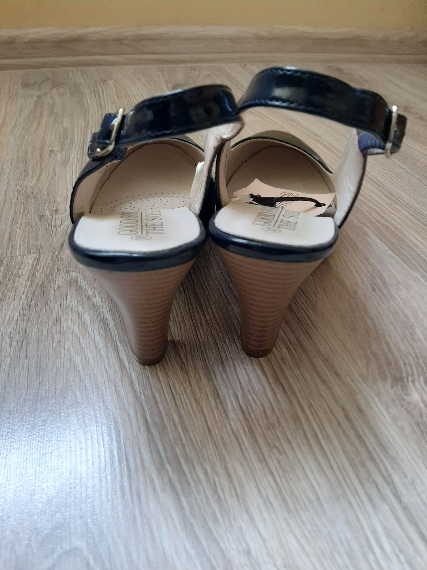 Buty damskie na obcasie rozmiar 39