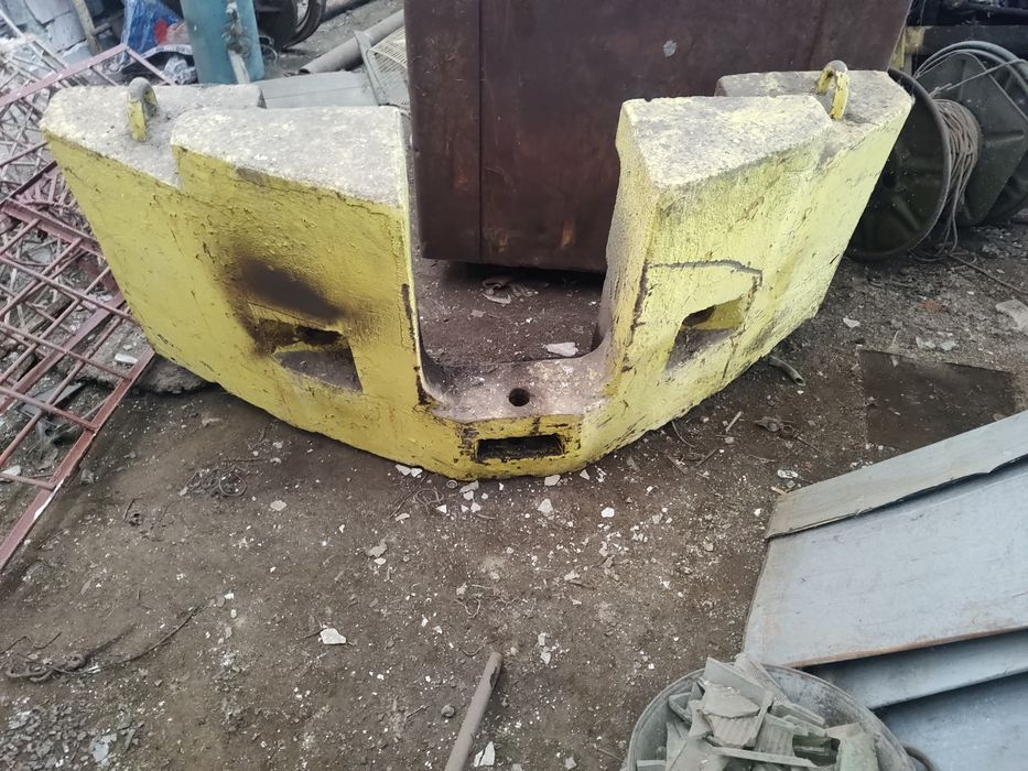 Балансир Львівський навантажувач. Противовес  Задній мі