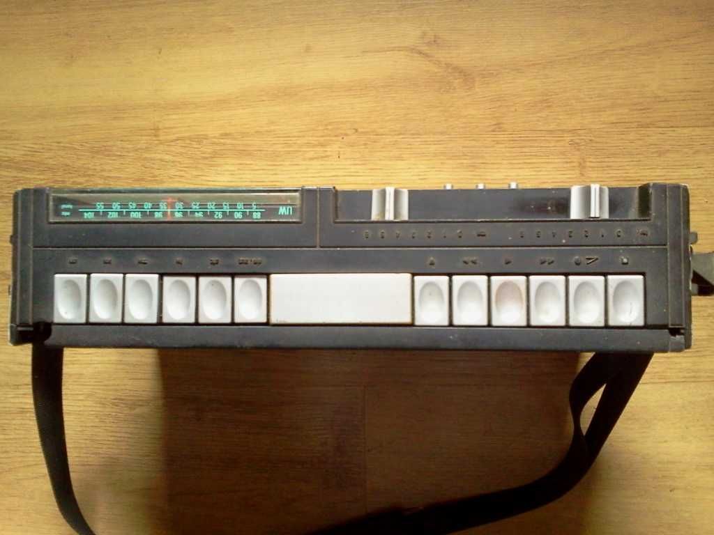 Radiomagnetofon Loewe TC 402.