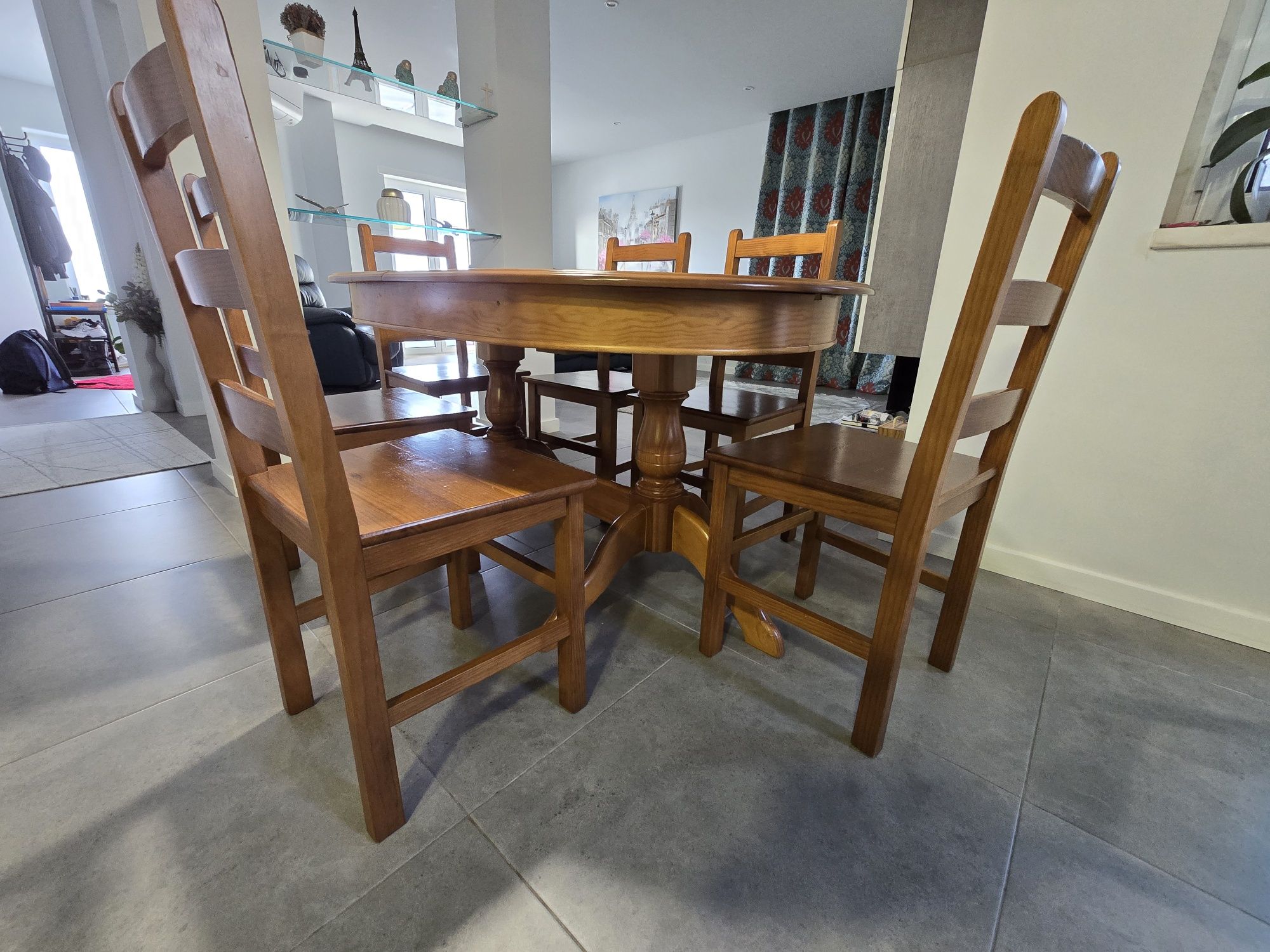 Vendo Mesa com 6 cadeiras