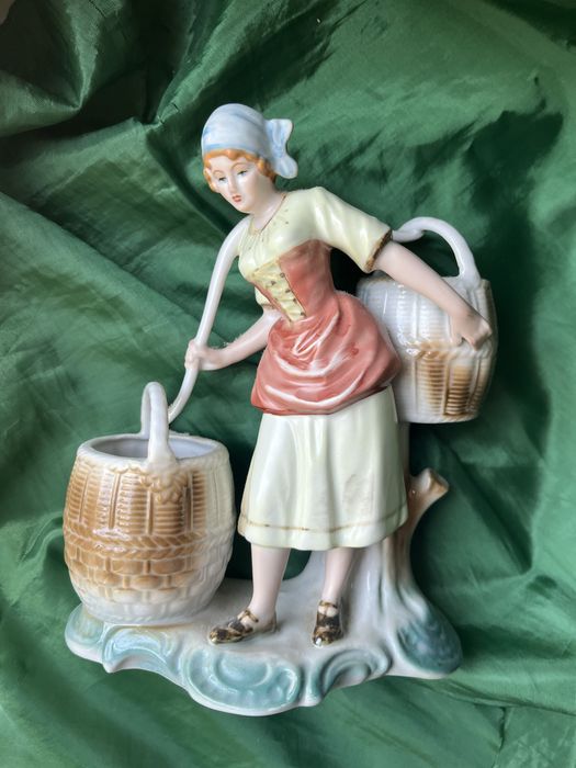Фарфорова фігурка жінки з кошиками, Regent Japan
