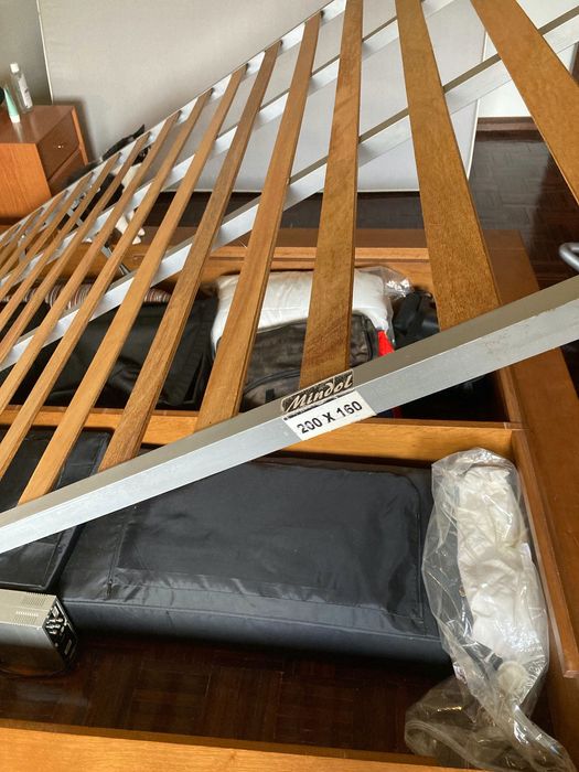 Cama Casal com estrutura e sommier + colchão