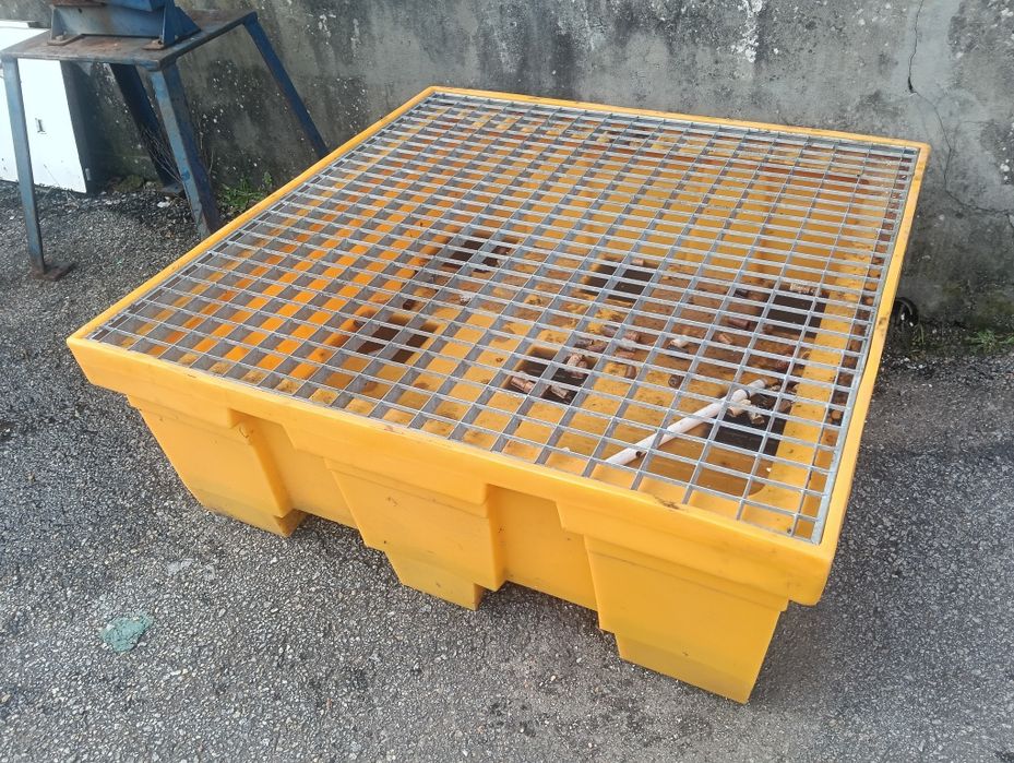 Tina de retenção de óleos