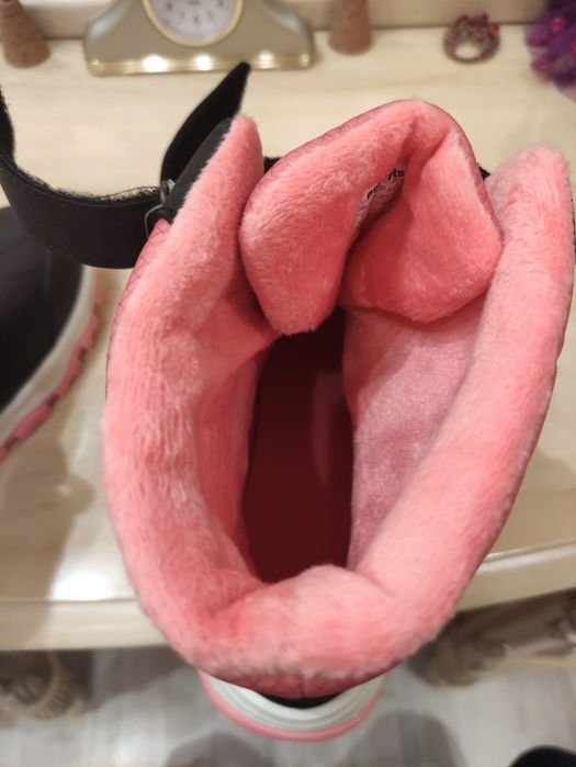 Взуття для дівчинки