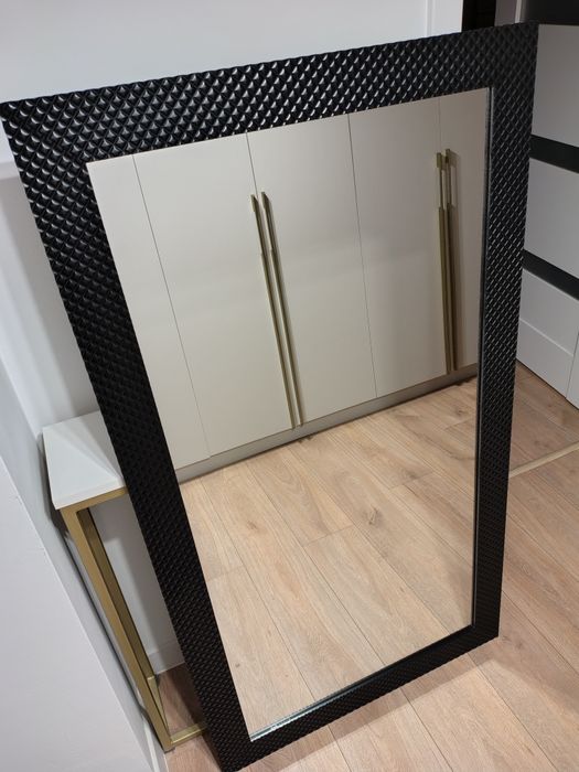 Stylowe lustro w pięknej Ramie