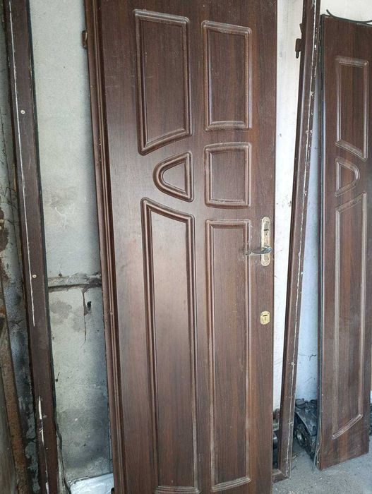 Двері броньовані з рамкою