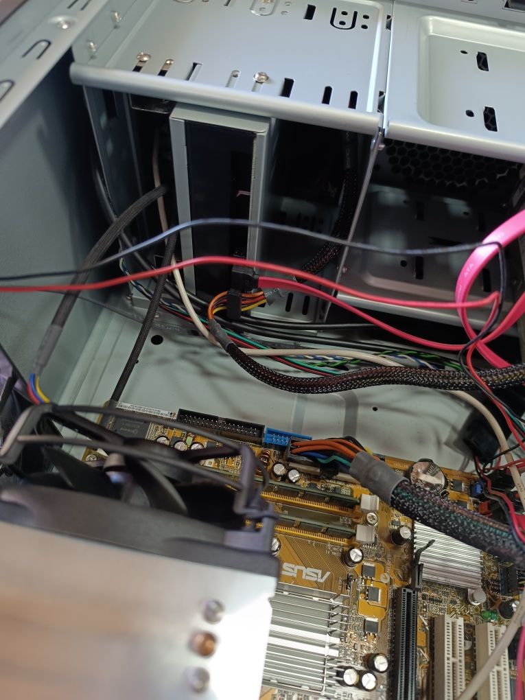Computador desktop torre ASUS