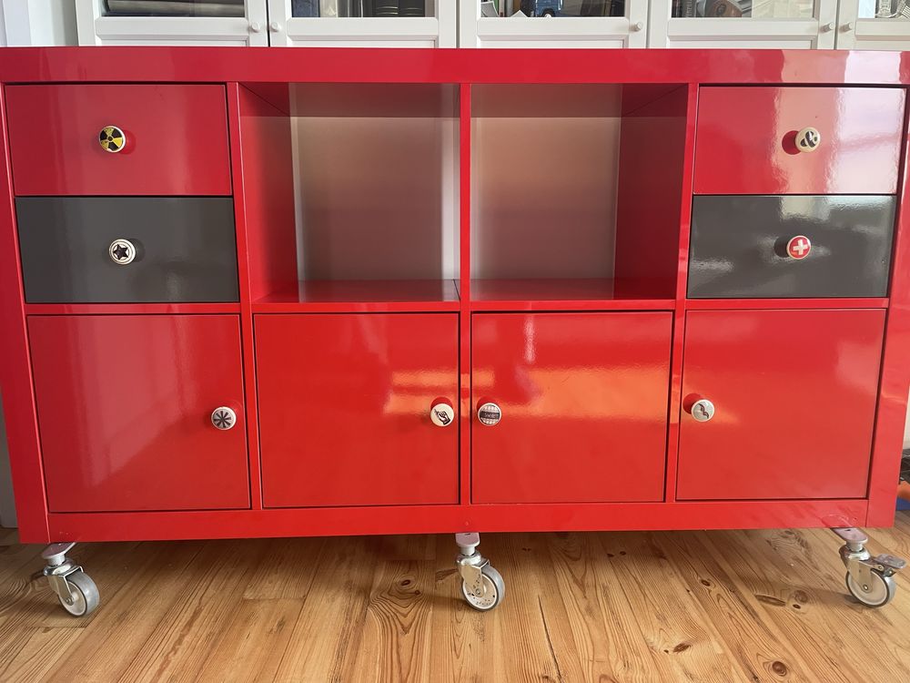 Designerska komoda lakierowana