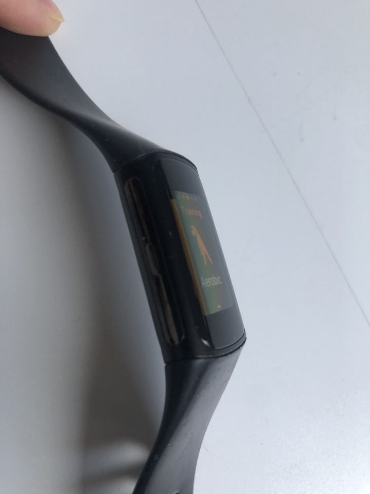 Fitbit Charge 6 smartwatch smartband