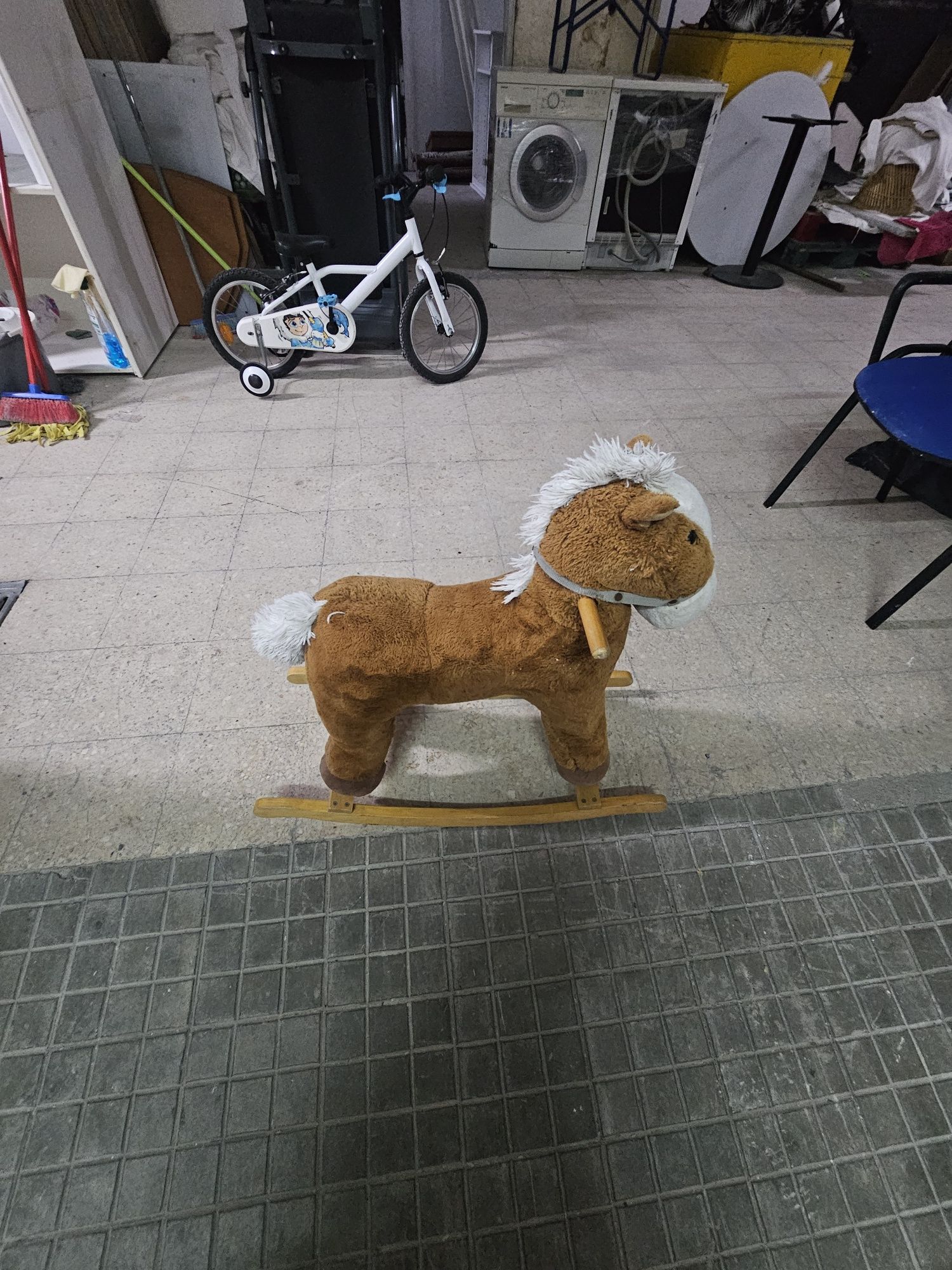 Cavalinho com baloiço para criança