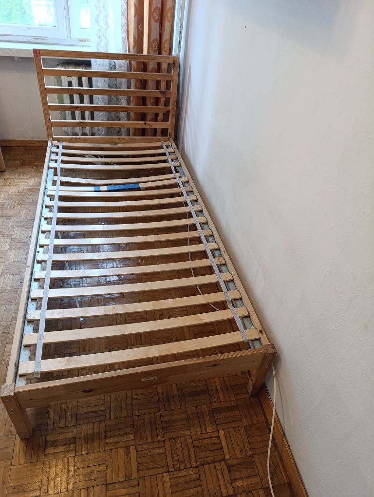 Łóżko drewniane ikea tarva