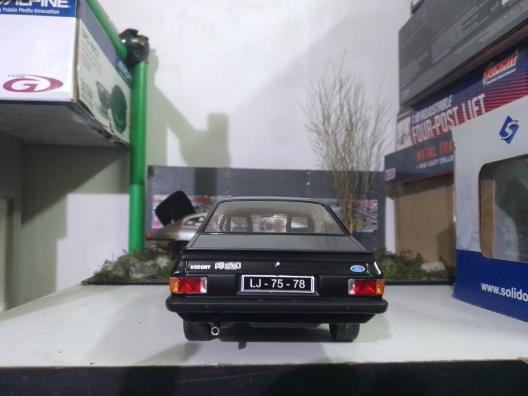 1/18 Ford Escort RS 2000