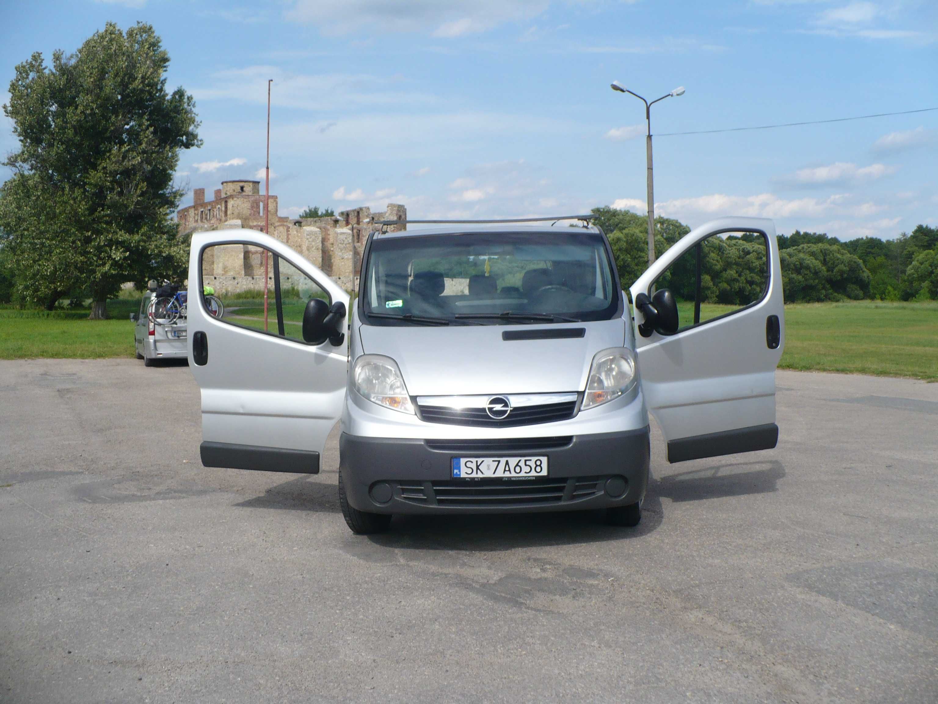 Opel Vivaro Trafic 9 OSÓB Klima Tempomat Zadbany
