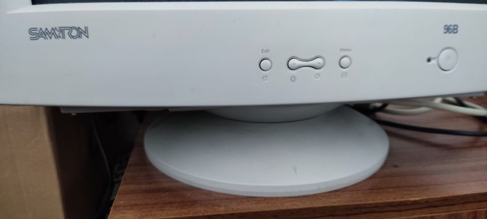 Monitor Samsung Samtron 96b de 19" crr