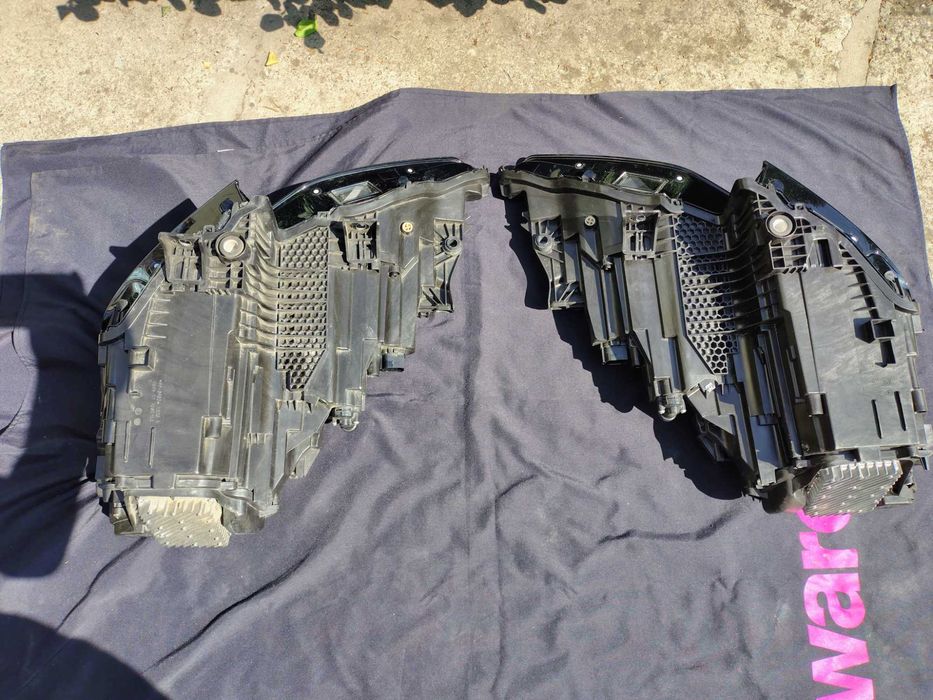 Фари права та ліва Audi SQ8 оригінал 4M8941085 4M8941086