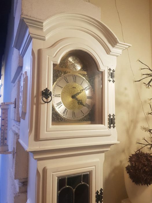 Zegar szafkowy stojący biały