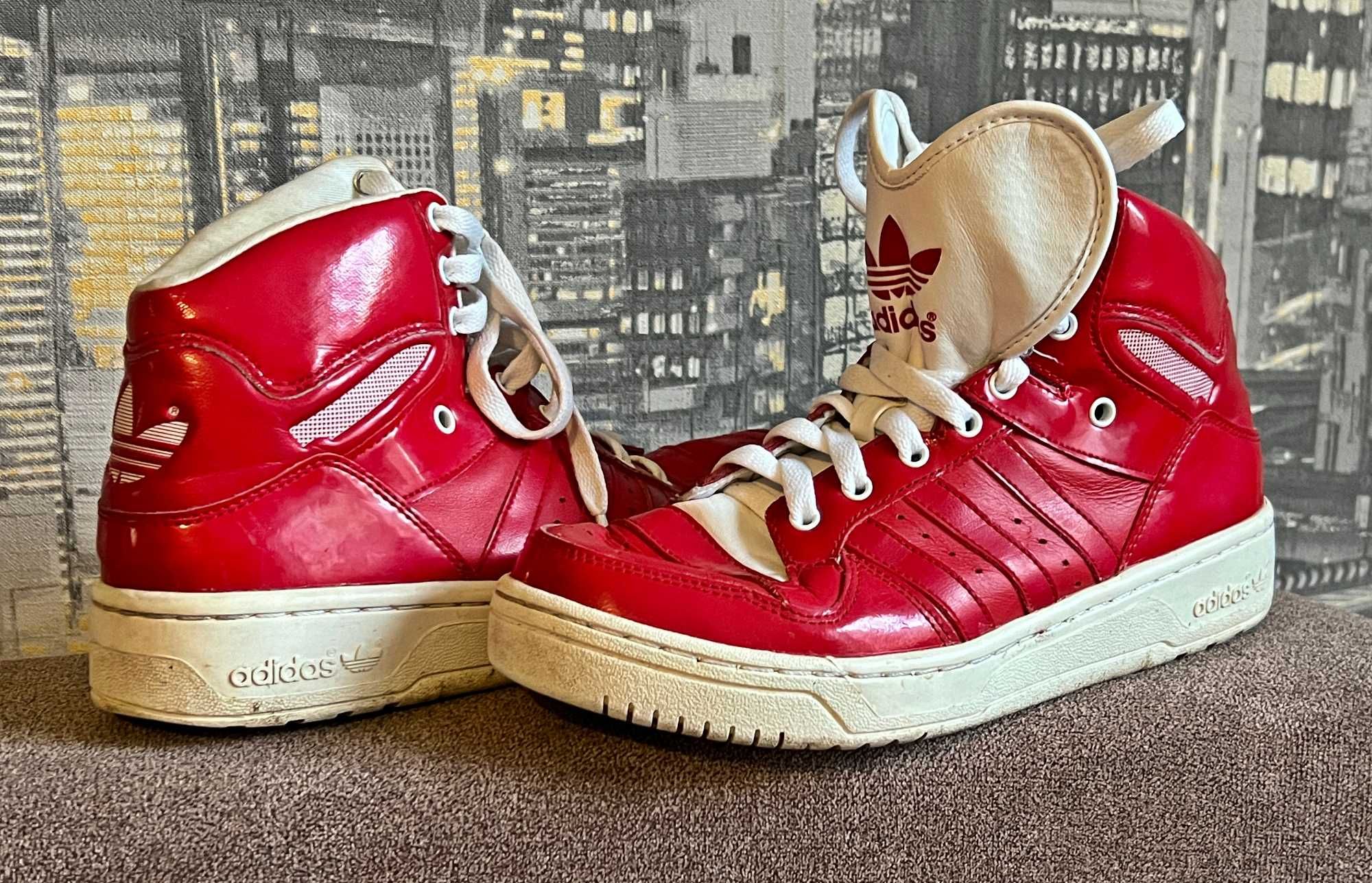 кроссовки Adidas Metro Attitude с логотипом сердце