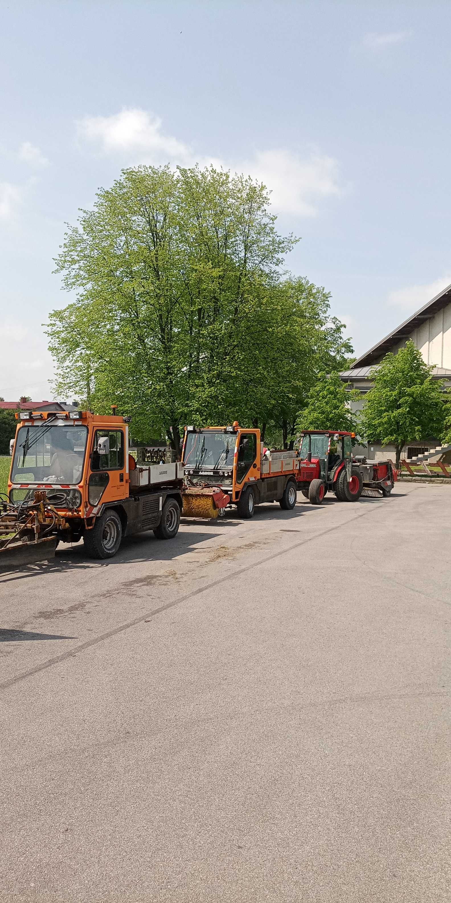 Zamiatanie Dróg  Parkingów Placów  Pielnik Mycie Kostki Brukowej