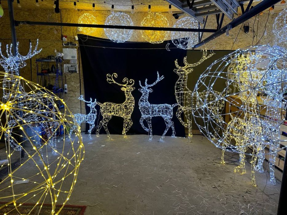 Олень та сані новорічні. Олень сниговик фигуры