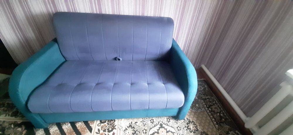 Продам диван синій