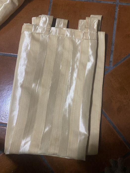 Cortinados de boa qualidade dourados