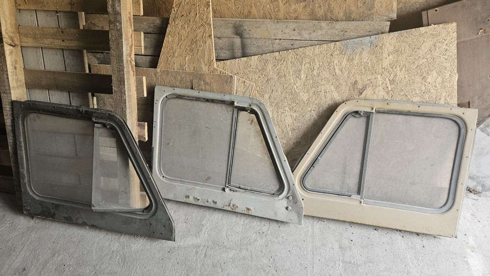 Верхня частина дверей уаз 469 лишилися рередні праві,.
