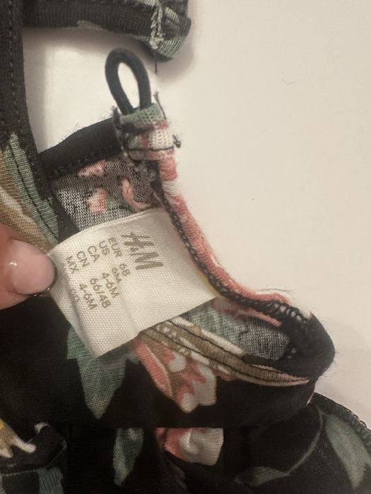 Piękna czarna sukienka w kwiatki rozmiar 68 HM