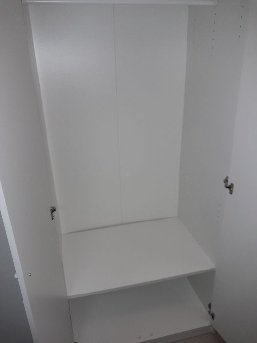 Roupeiro Keppstad do Ikea com 2 portas