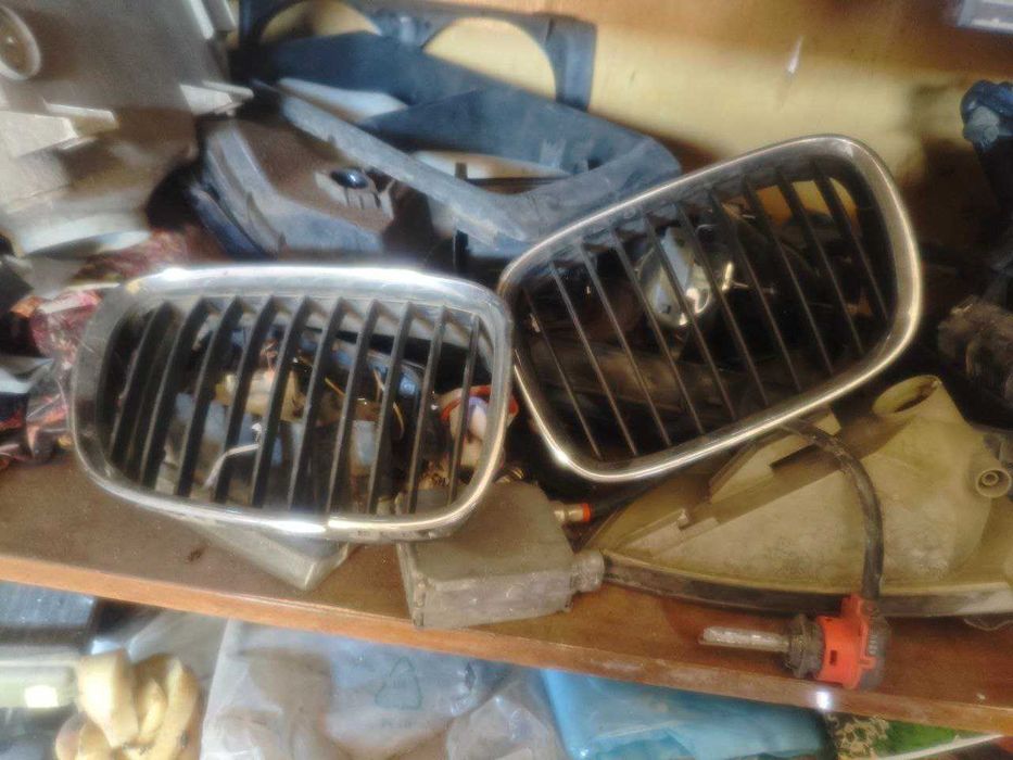 Продам 2 решотки радиатора на BMW