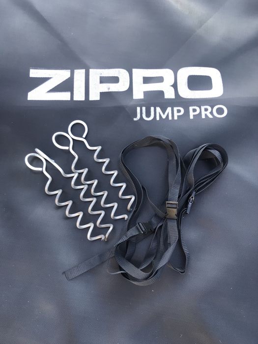 Trampolina ogrodowa ZIPRO Jump Pro z siatką zewnętrzną 8 ft 252cm