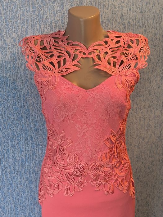 Яркое коралловое вечернее платье