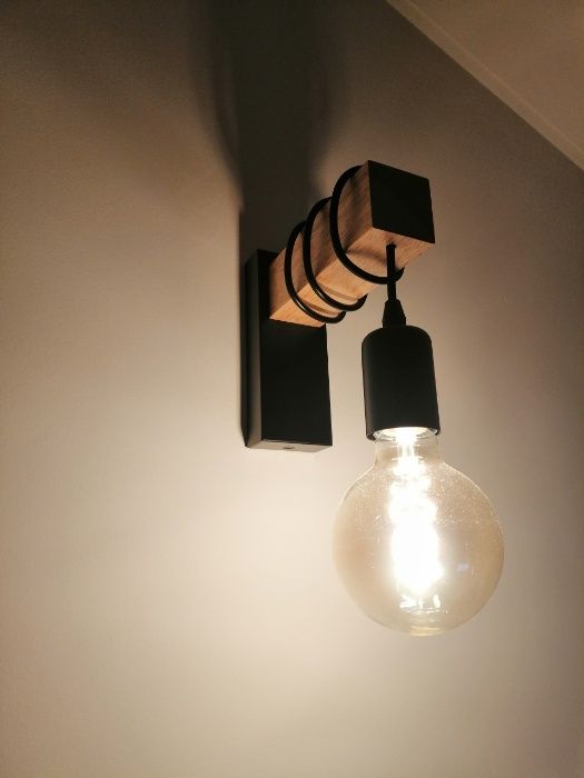 Candeeiro de parede com lâmpada LED incluida