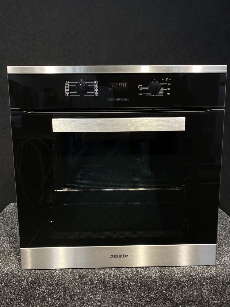 Духовой шкаф Miele H 2661 B! Отличная духовка с Германии