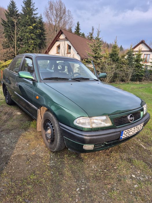 Opel astra F sedan 1.6 benzyna GAZ