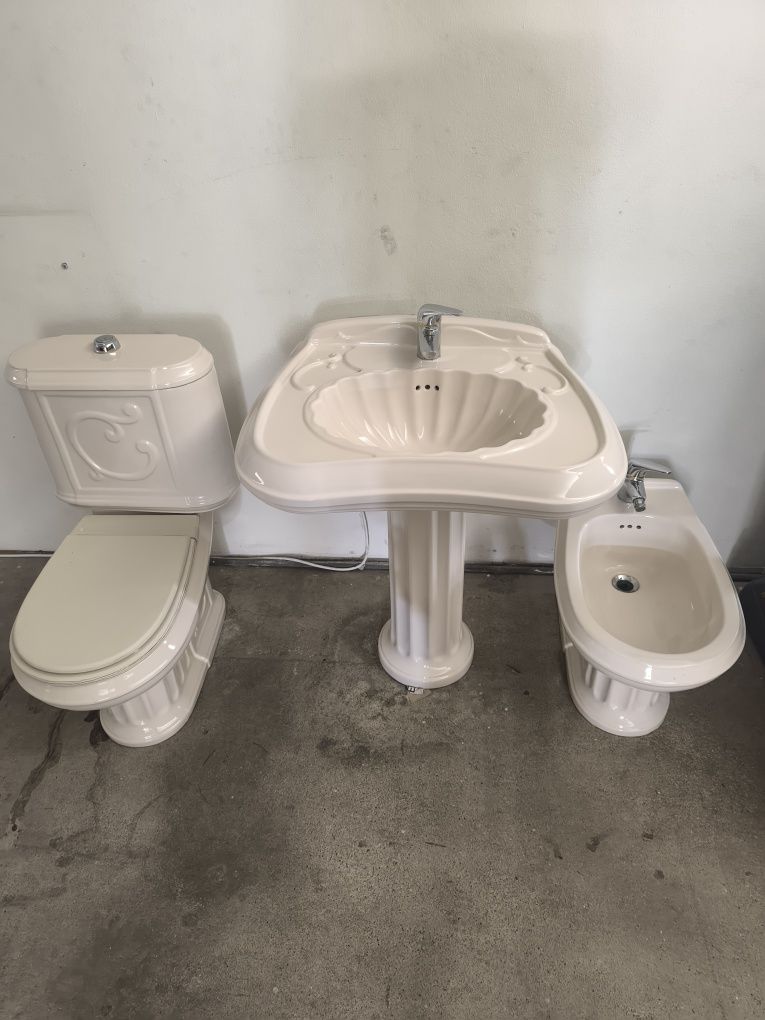 Conjunto loiças WC com torneiras