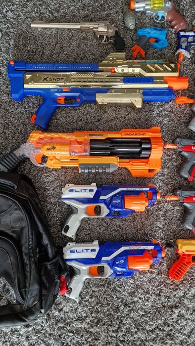 Zestaw pistoletow nerf i inne
