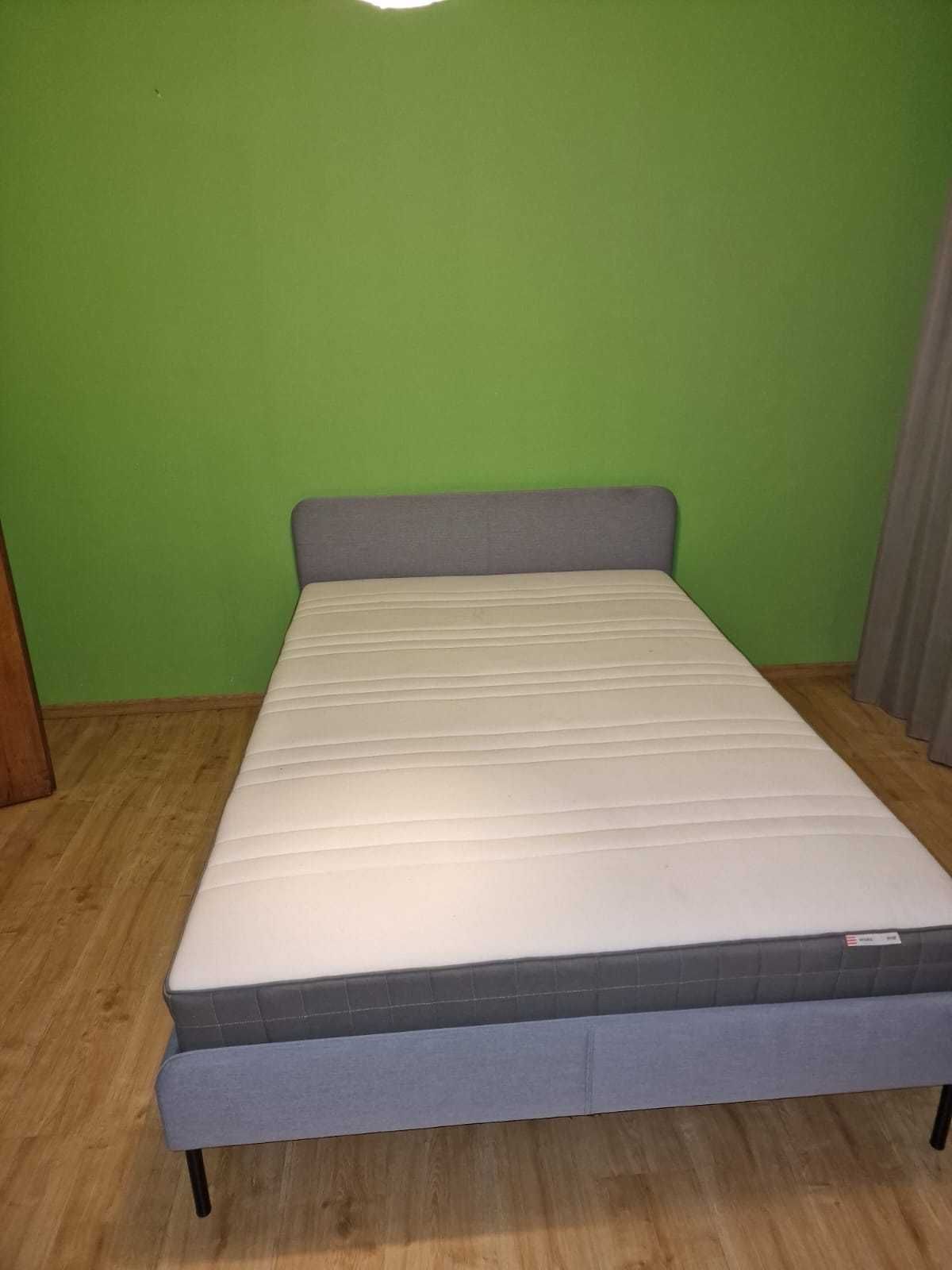 Podwójne łóżko z materacem ikea