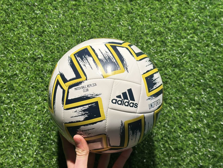 Piłka  adidas Uniforia Match Ball Replica Club w barwach Szwecji r5