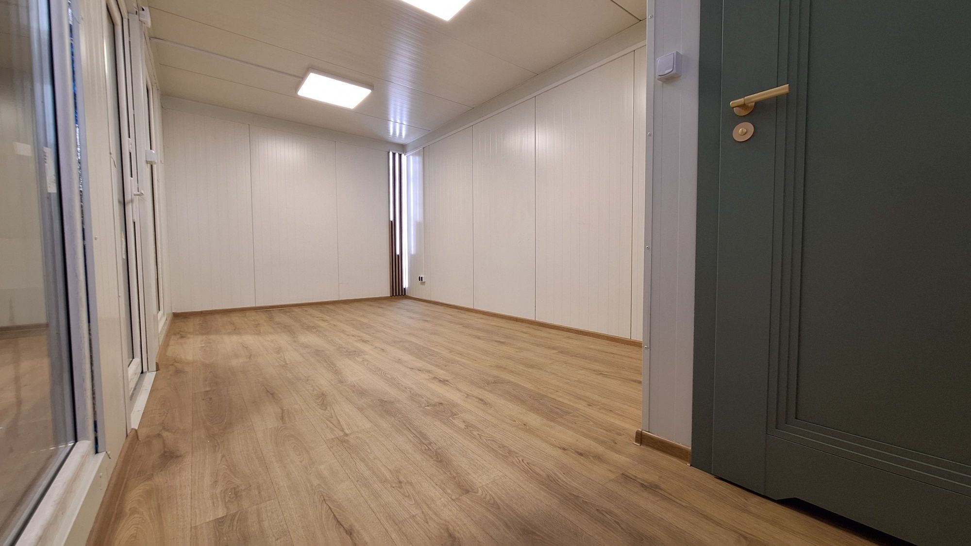Pawilon biurowo-handlowy WC kontener mieszkalny sklep magazyn socjalny