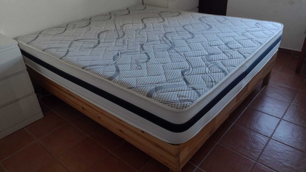 Cama king size com colchão como novos