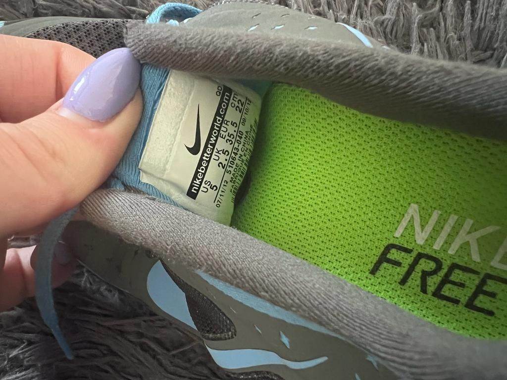 Buty chłopięce Nike rozmiar 35.5