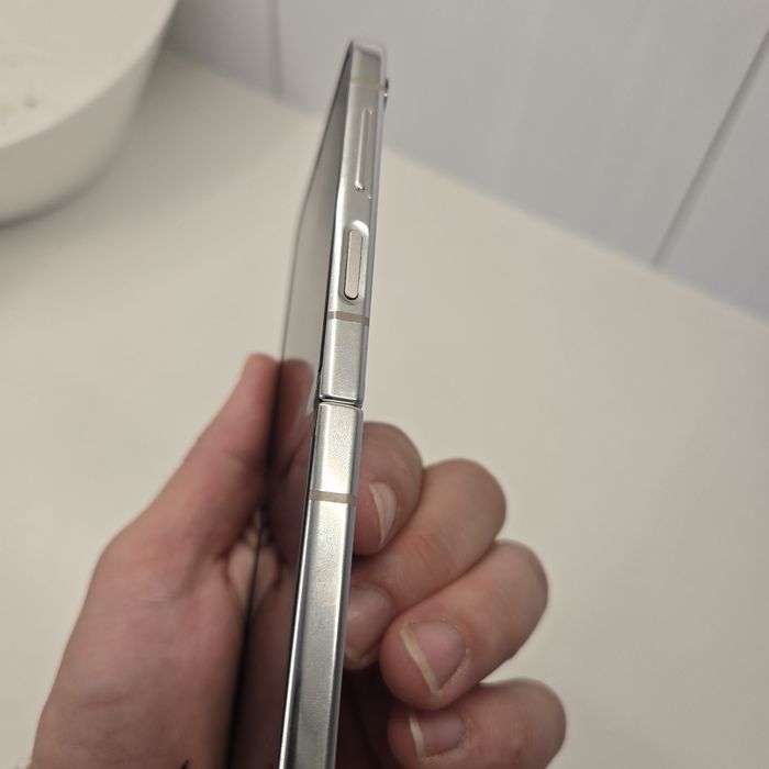 Smartfon SAMSUNG Galaxy Z Flip 5 8/256 GB 5G 6.7" Beżowy