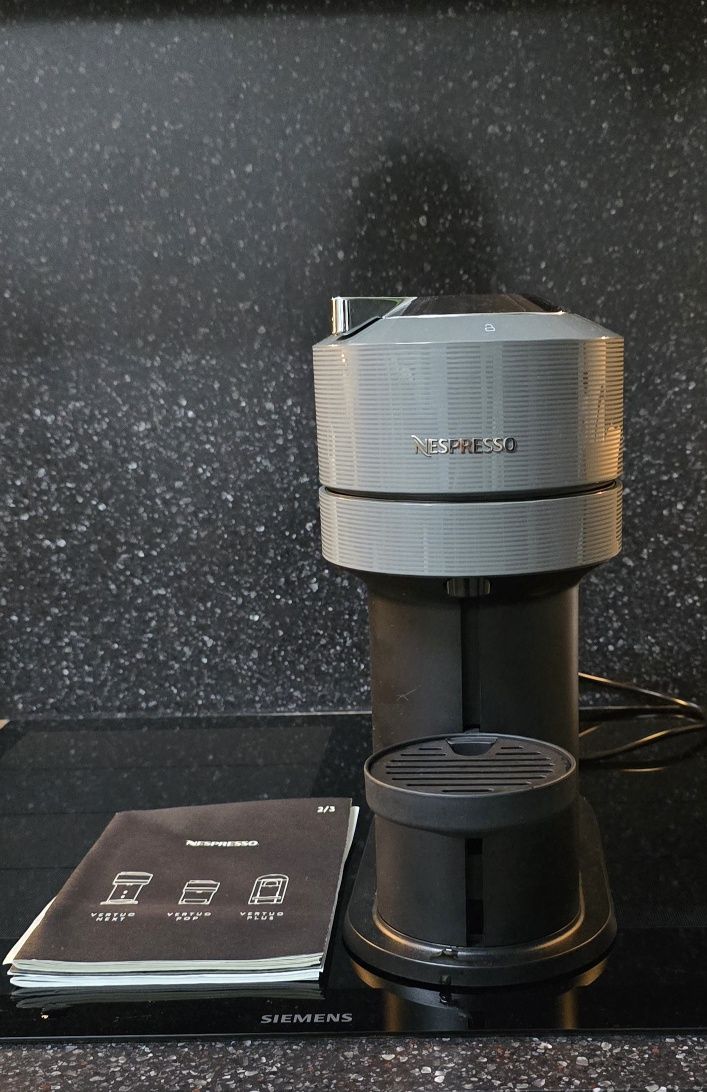 Máquina de cafe Nespresso como nova