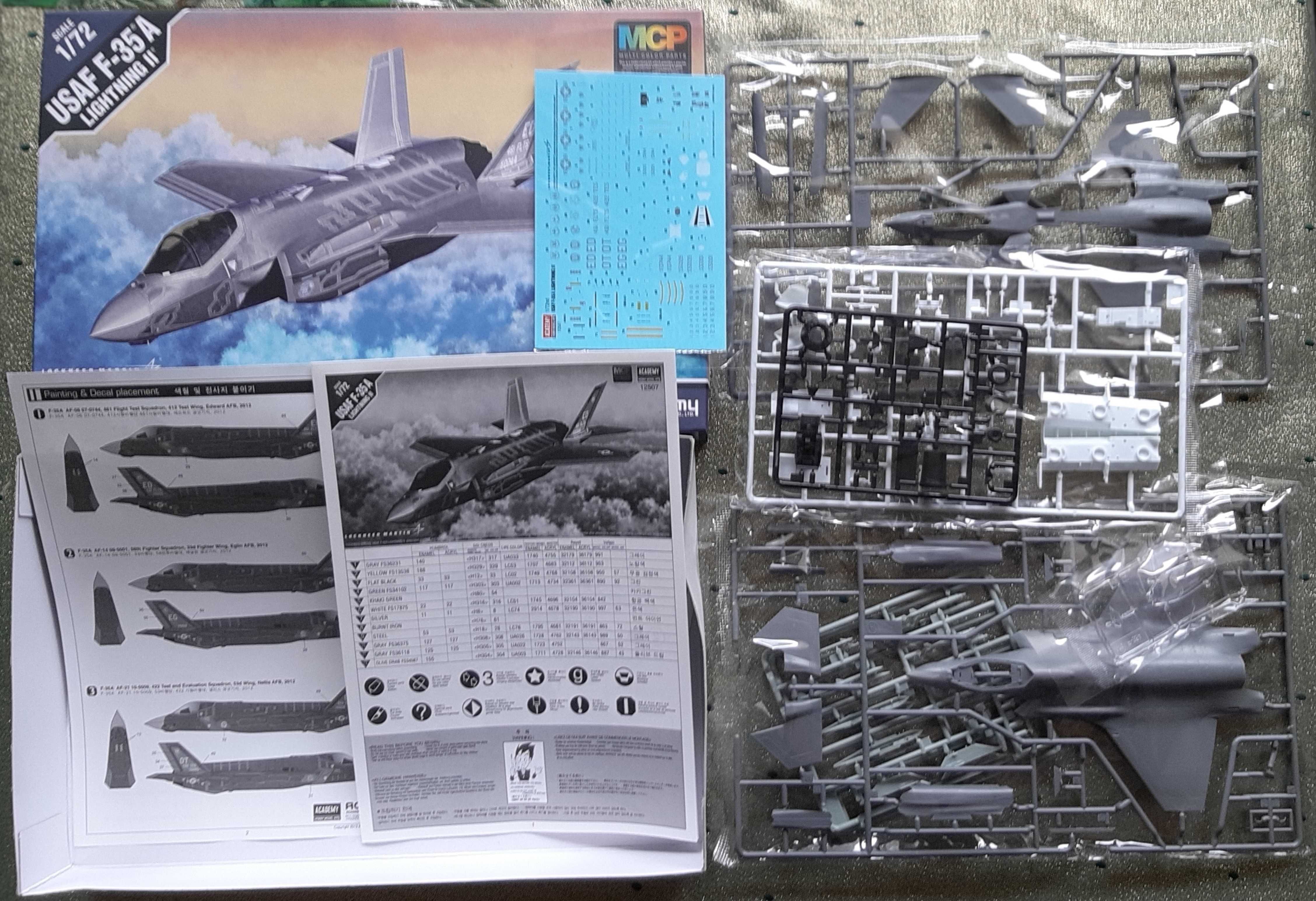 F-35A USAF LIGHTNING II model 1:72 Academy